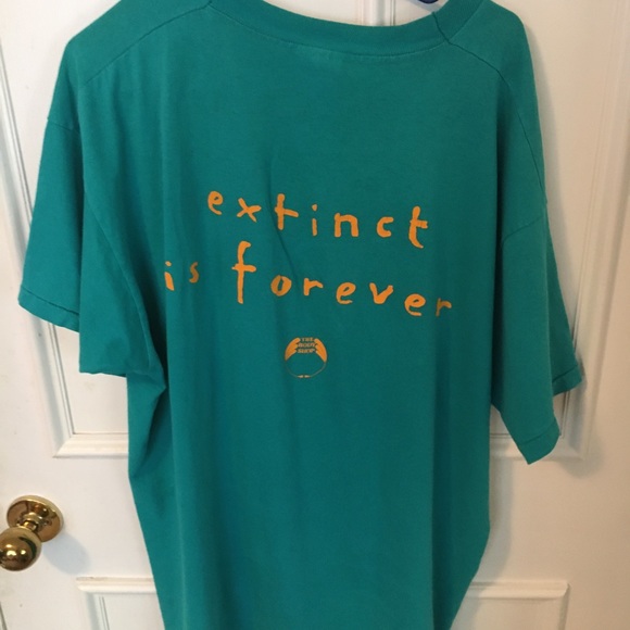 ISO The Body Shop shirt like this one or others - Picture 2 of 2